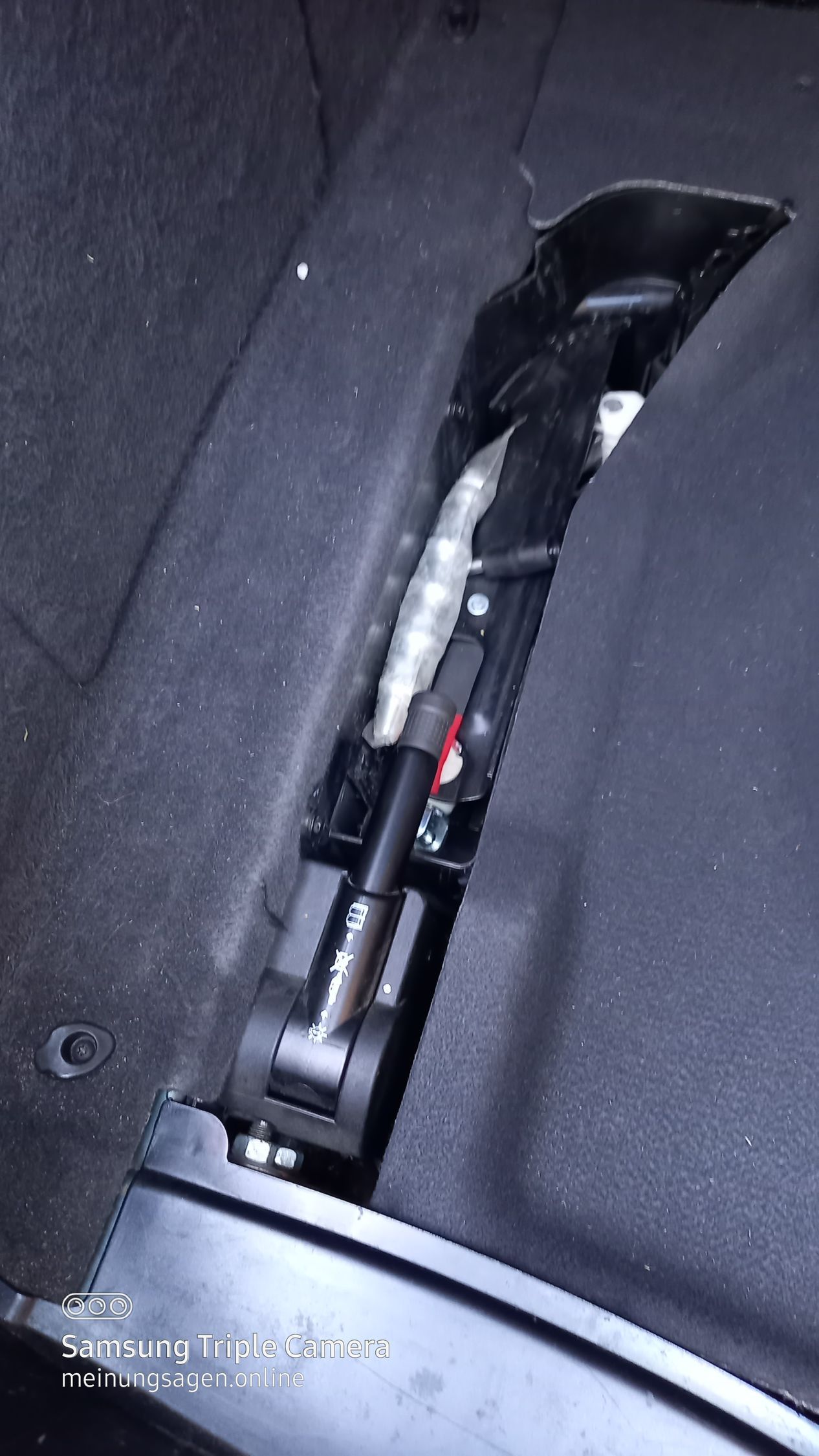 Mercedes Benz E200 Kompressor-Baujahr 2004-AHK-Kofferraum