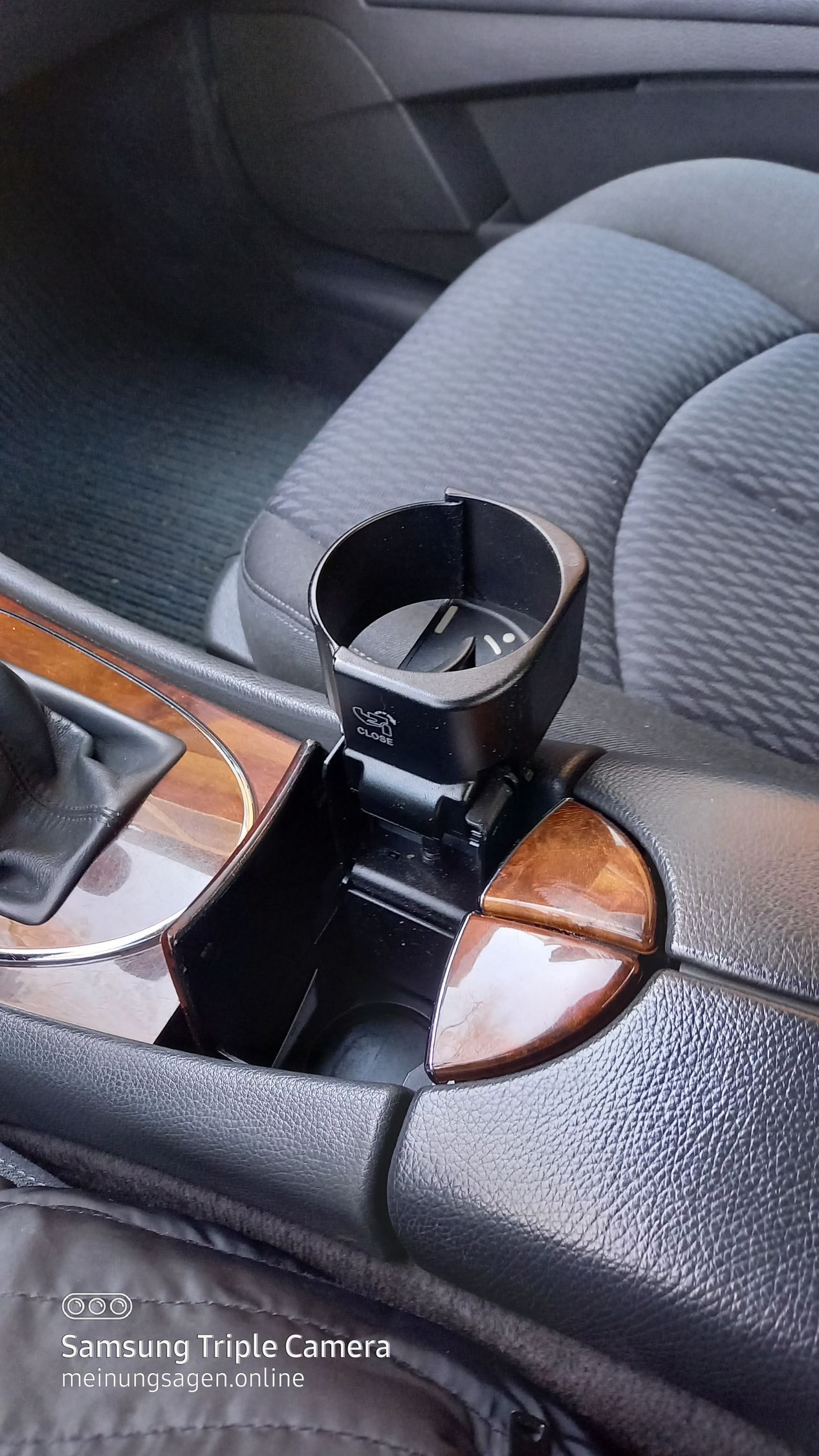 Mercedes Benz E200 Kompressor-Baujahr 2004-Ablagen-Becherhalter-