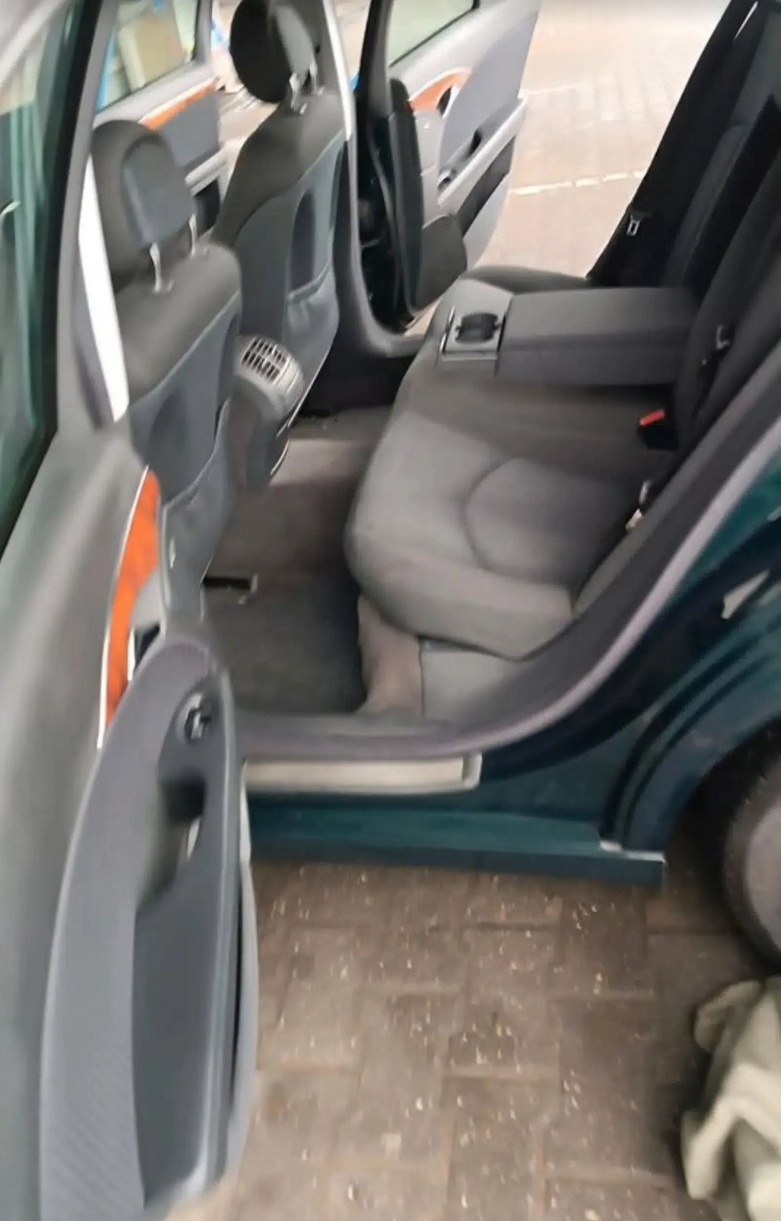 Mercedes Benz E200 Kompressor-Baujahr 2004-Grün-Fahrerseite Tür Heck