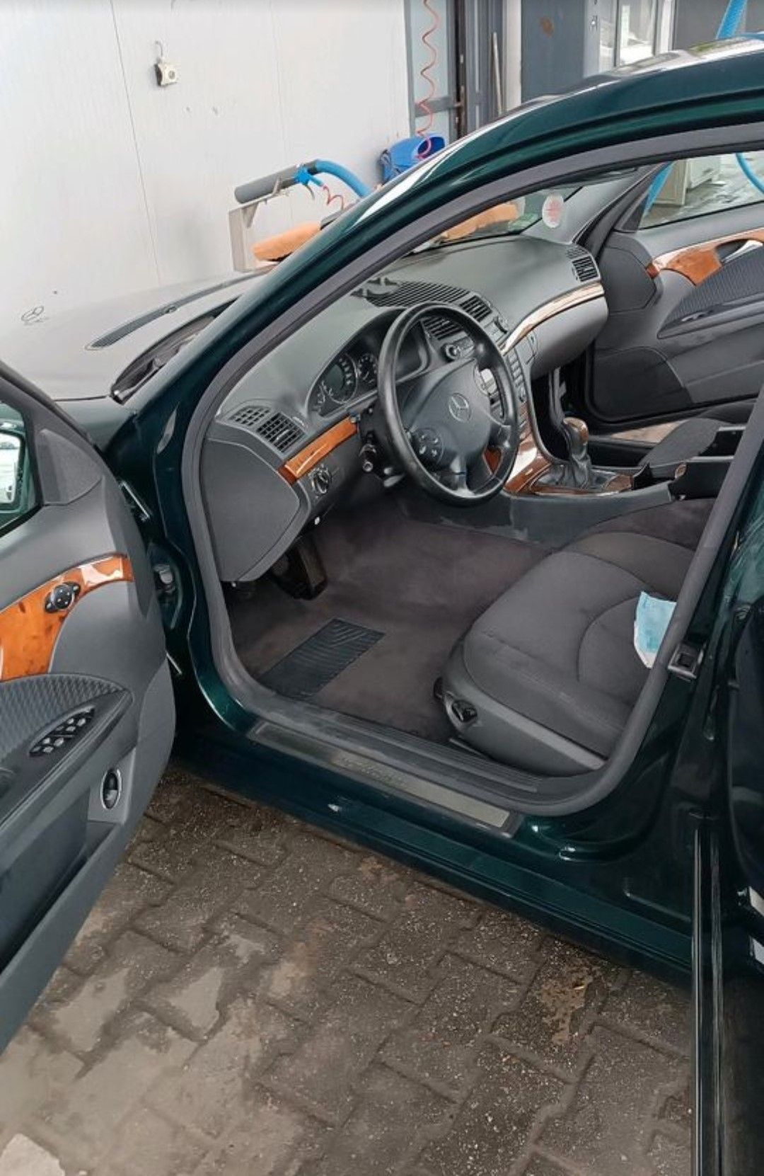 Mercedes Benz E200 Kompressor-Baujahr 2004-Grün-Fahrertür-Fahrersitz-Lenkrad