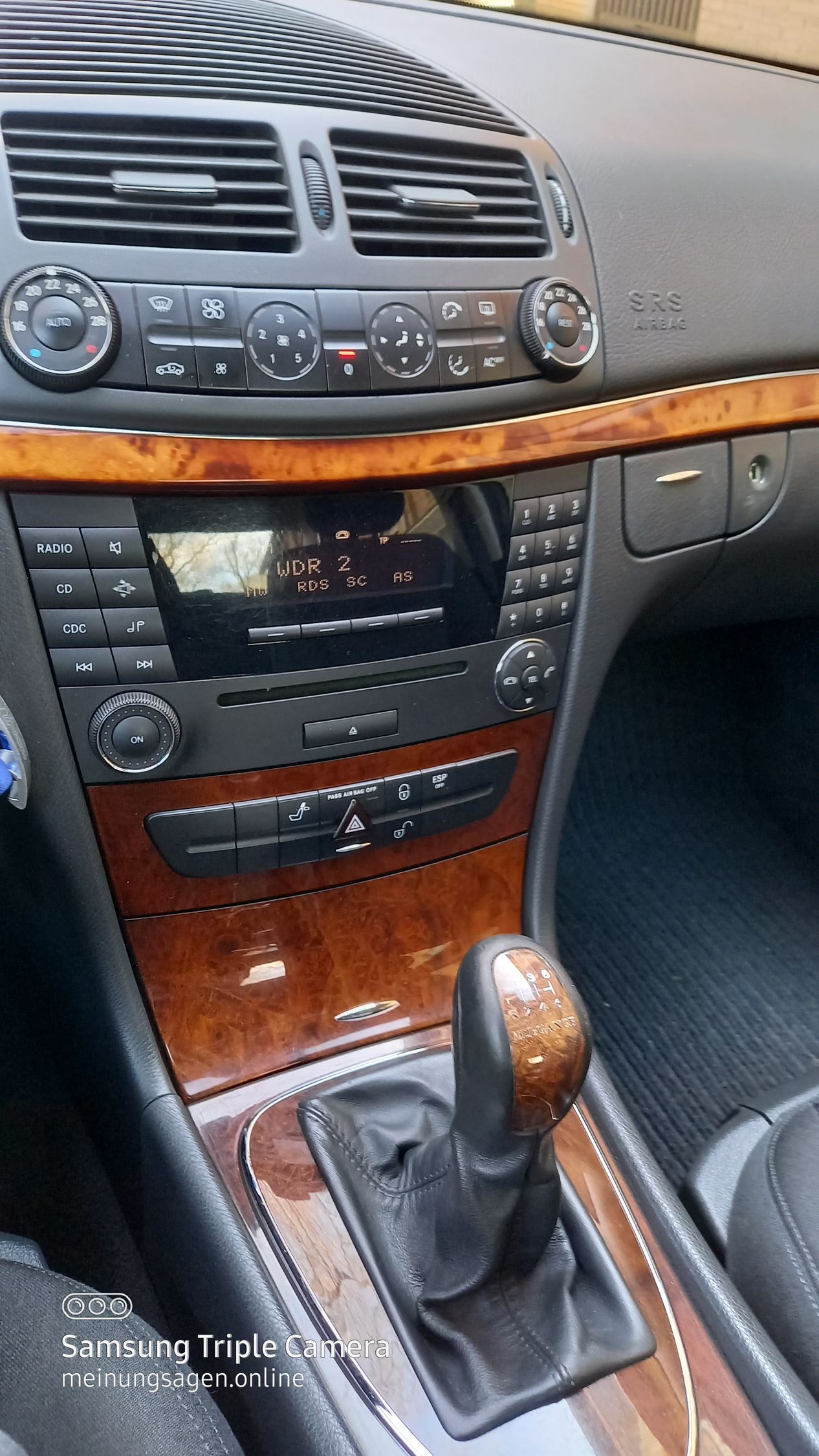 Mercedes Benz E200 Kompressor-Baujahr 2004-Innenausstattung-Holz Deko