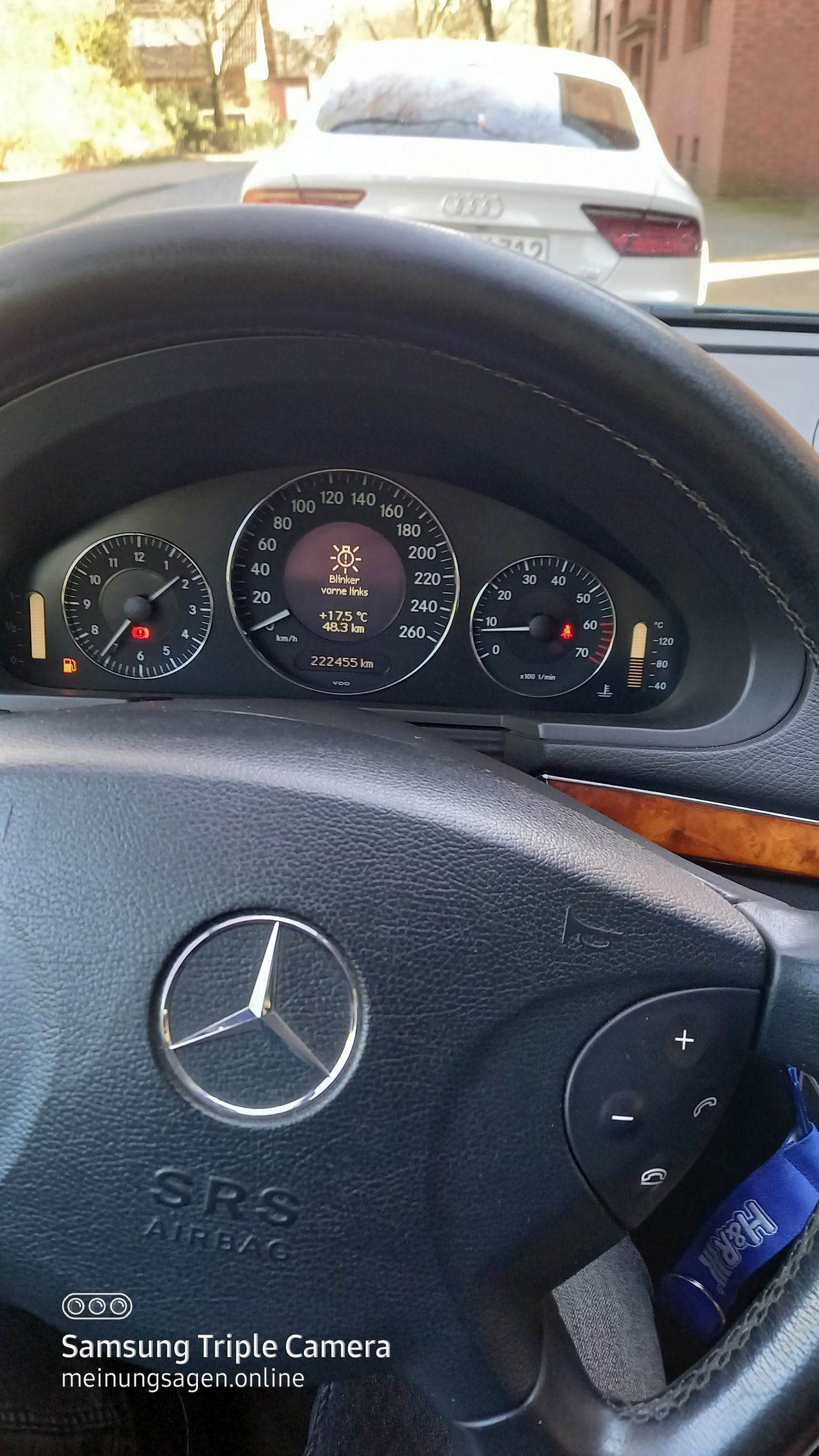 Mercedes Benz E200 Kompressor-Baujahr 2004-Lederlenkrad-Display