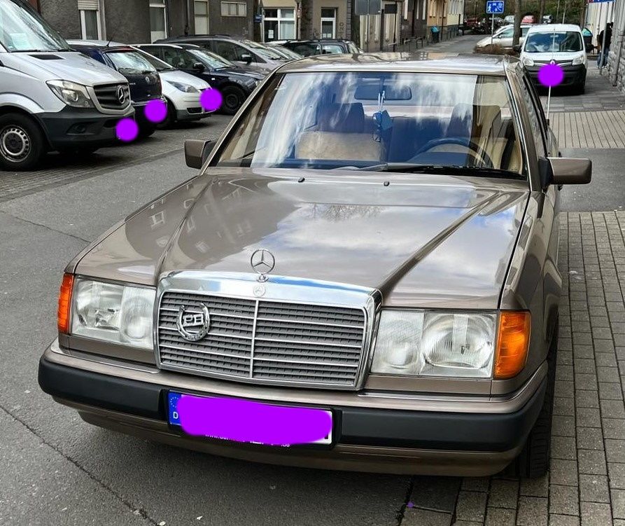Mercedes Benz E230 W124 Baujahr 1991 Farbe Gold Frontansicht