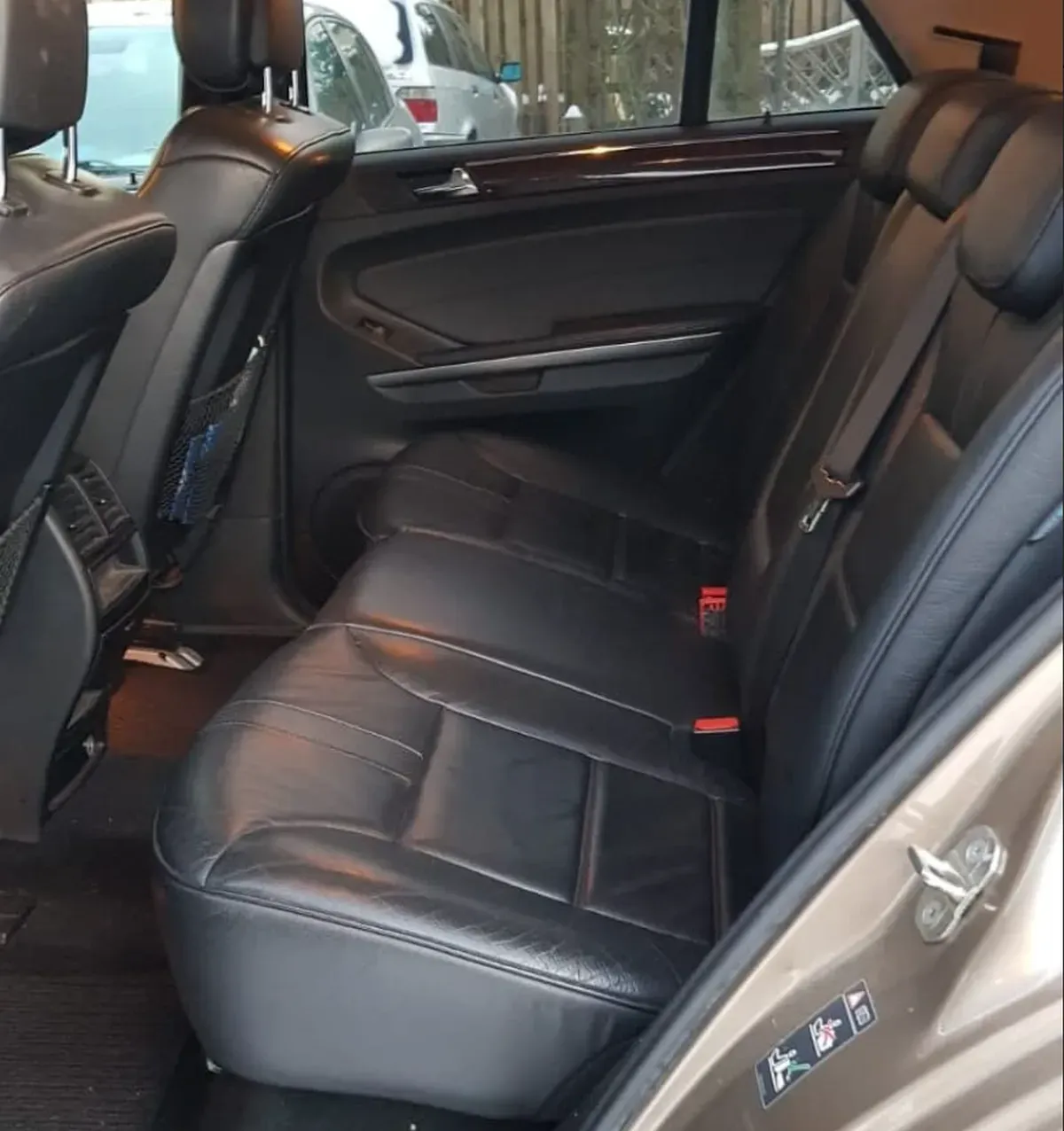 Mercedes ML 280 CDI Goldfarbig – Baujahr 2007 Sitze hinten