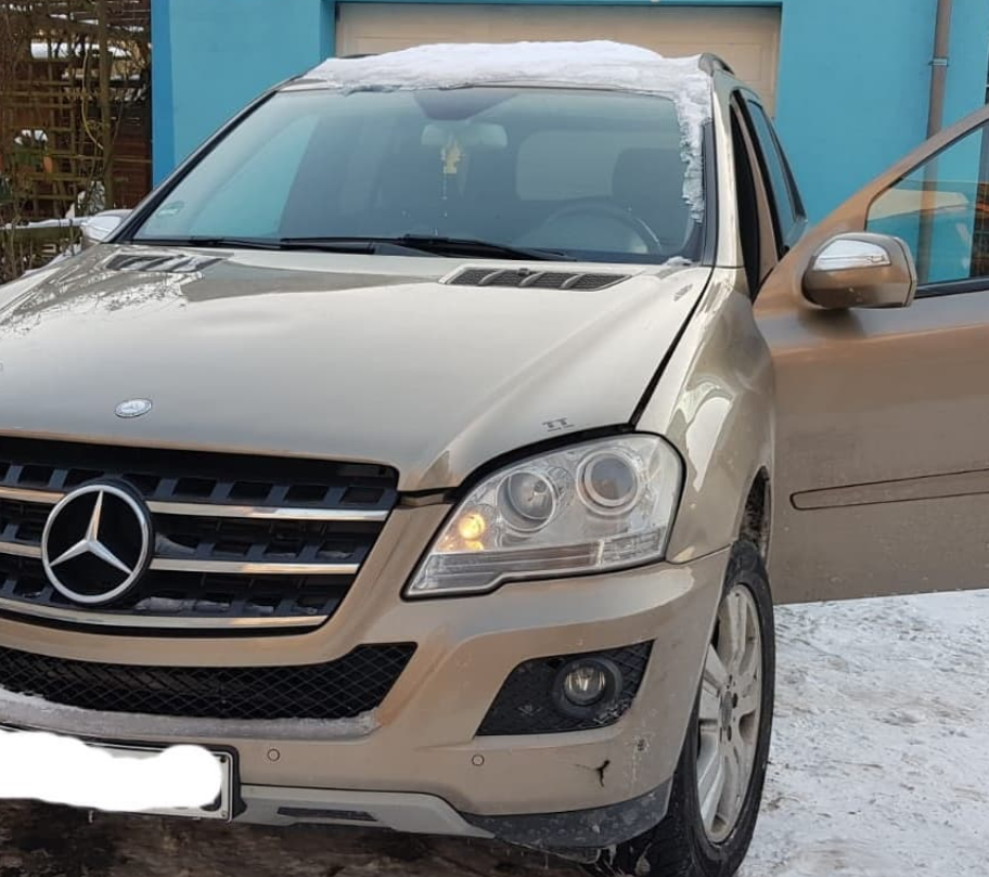 Mercedes Benz ML 280-Baujahr-2007-Motorhaubr-Front