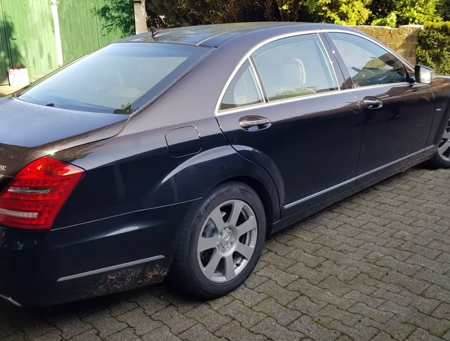 Mercedes Benz S350 CDI-Baujahr 2010-Beifahrerseite-Heck