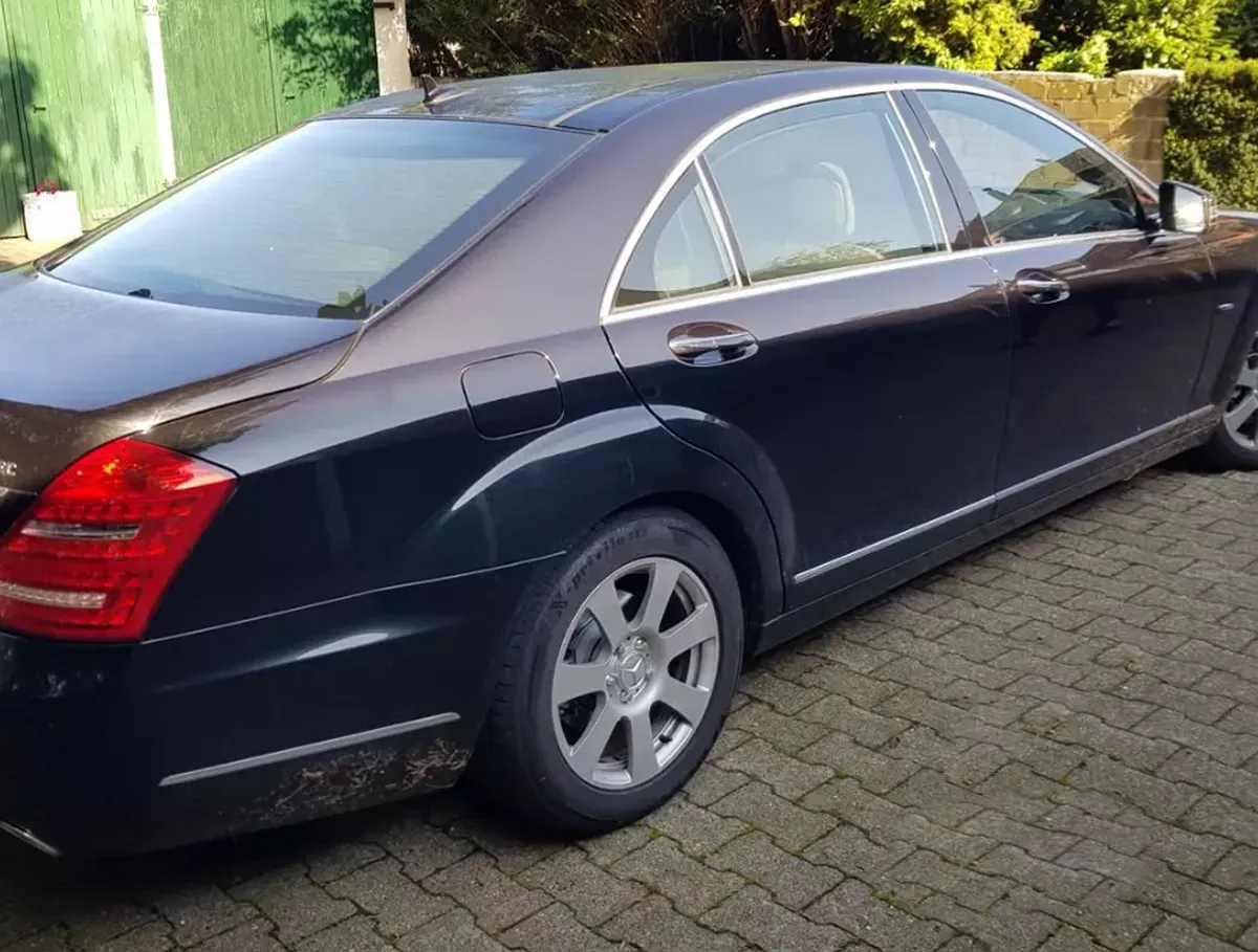Mercedes Benz S350 CDI Schwarz Baujahr 2010 Beifahrerseite Heck