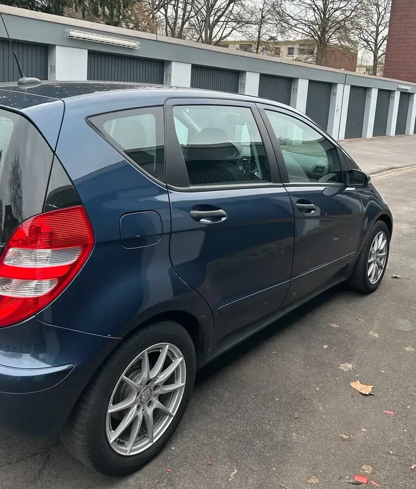 Mercedes-Benz-A-Klasse-Blau-Met-Baujahr-2005-Benziner-Beifahrerseite