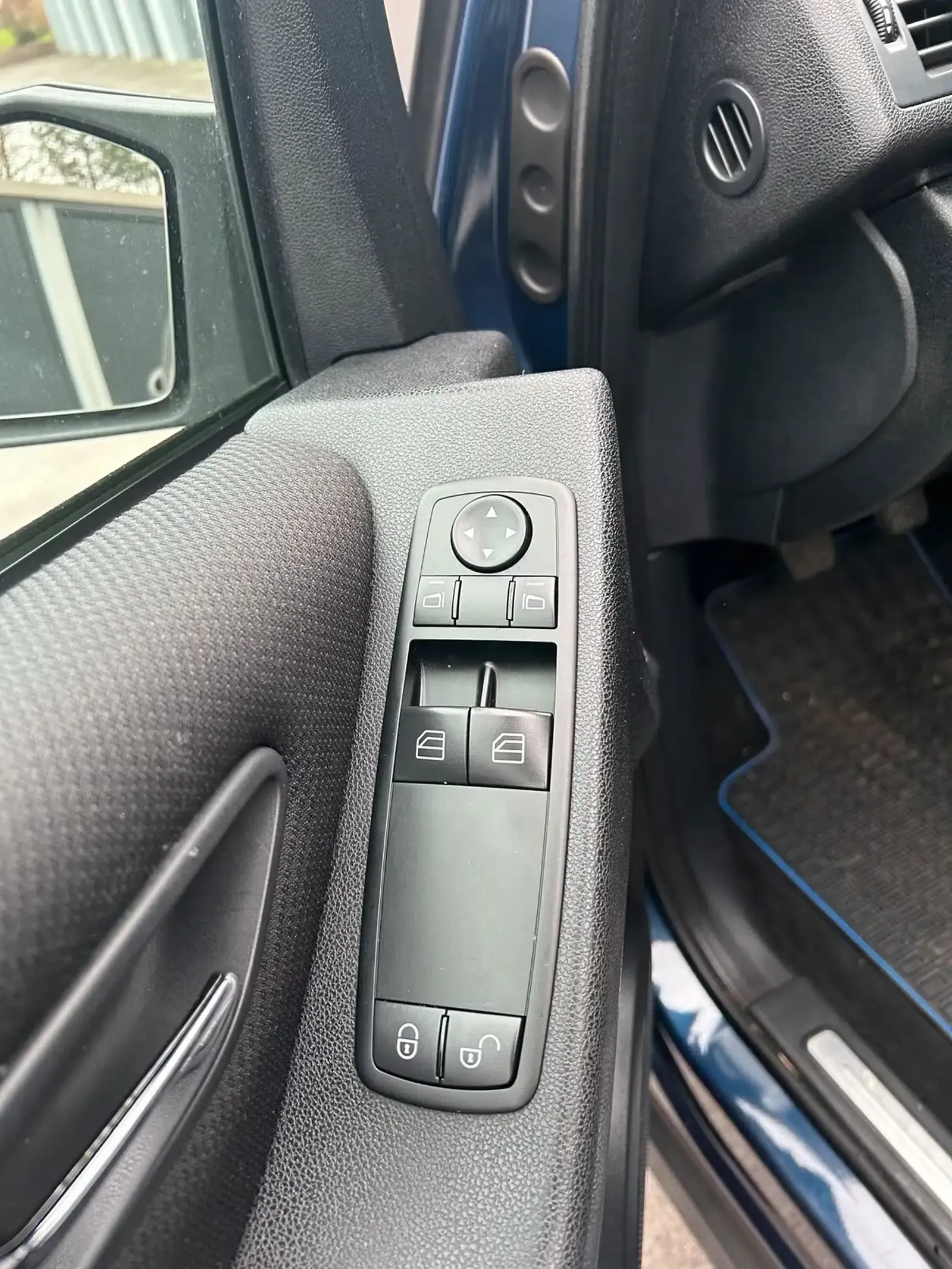 Mercedes-Benz-A-Klasse-Blau-Met-Baujahr-2005-Benziner-E-Fenterheber-Fahrertür