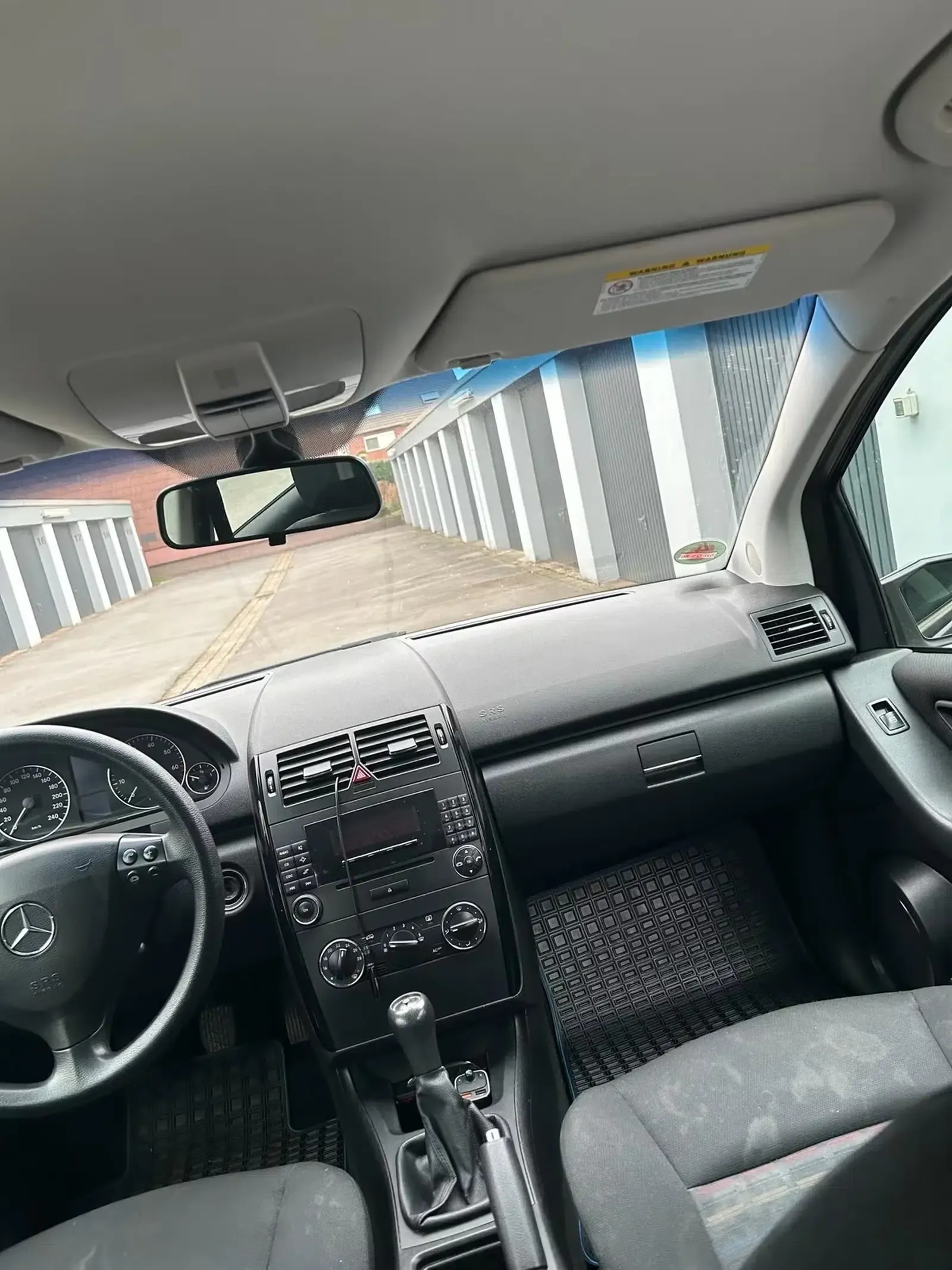 Mercedes-Benz-A-Klasse-Blau-Met-Baujahr-2005-Benziner-Innenraum-Schalthebel