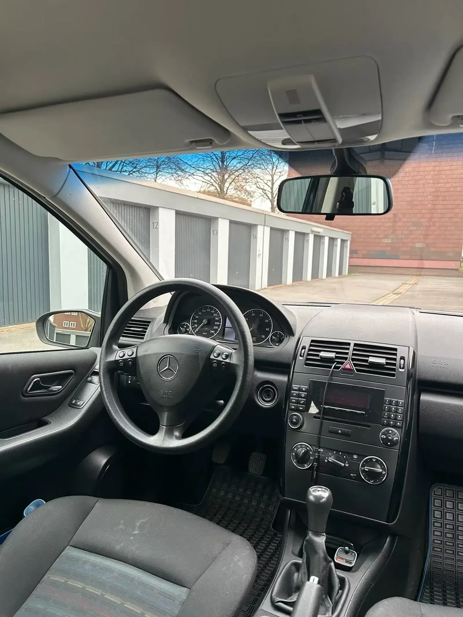 Mercedes-Benz-A-Klasse-Blau-Met-Baujahr-2005-Benziner-Innenraum