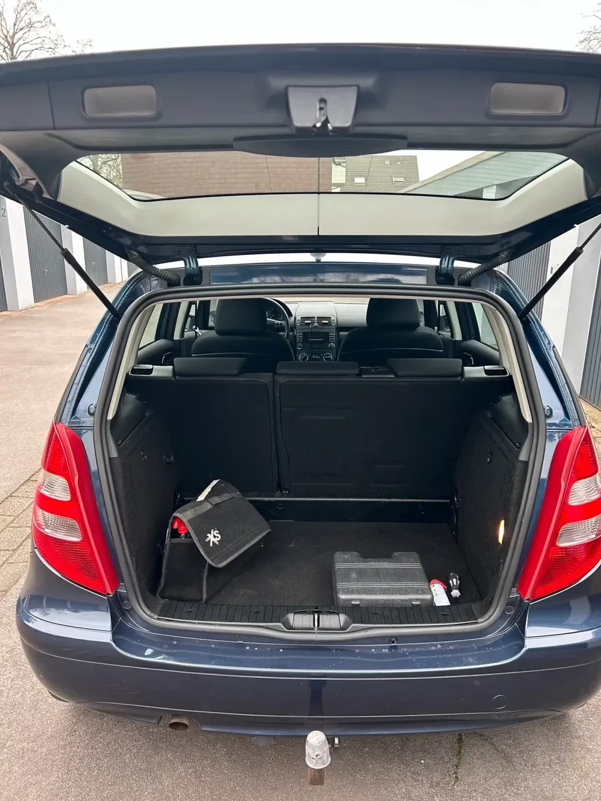 Mercedes Benz A170 Blau Baujahr 2005 Heck Kofferraum steht offen