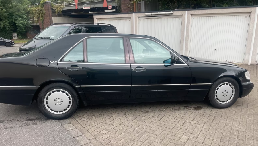 Mercedes-Benz-S600-V12-Baujahr 1994-Schwarz-Beifahrerseite