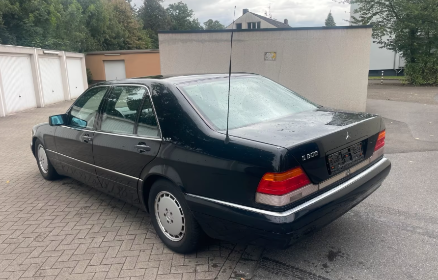 Mercedes-Benz-S600-V12-Baujahr 1994-Schwarz-Fahrerseite- Räder-Heck