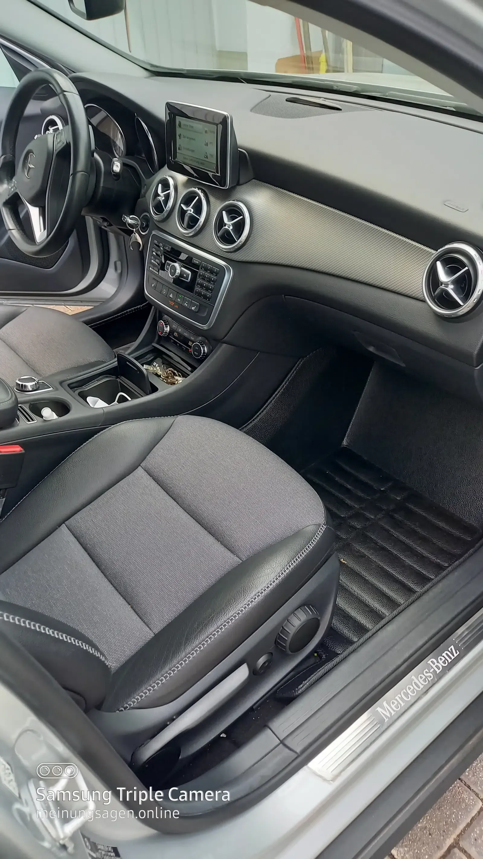 Mersedec-GLA-Silber-Beifahrersitz-705023