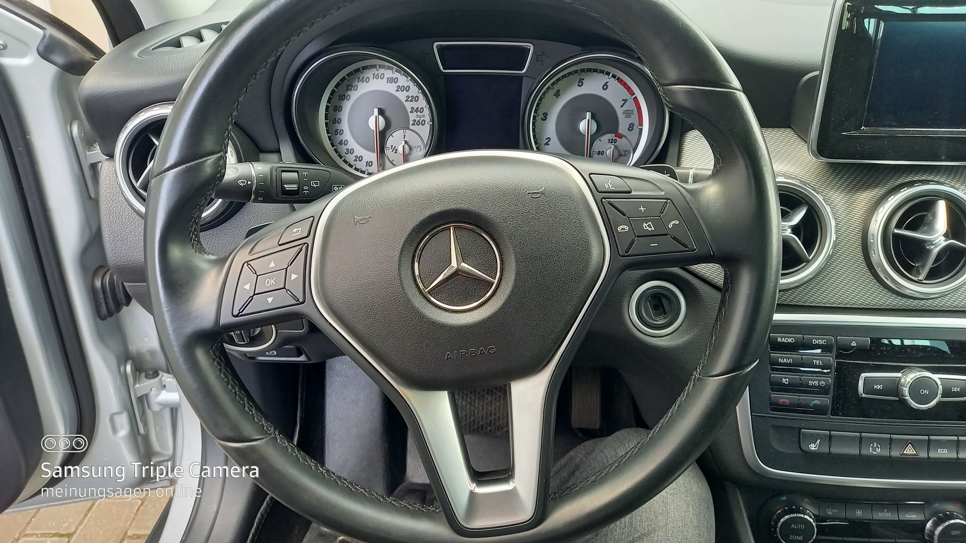 Mercedes GLA 200 Limousine Baujahr 2014 Lenkrad