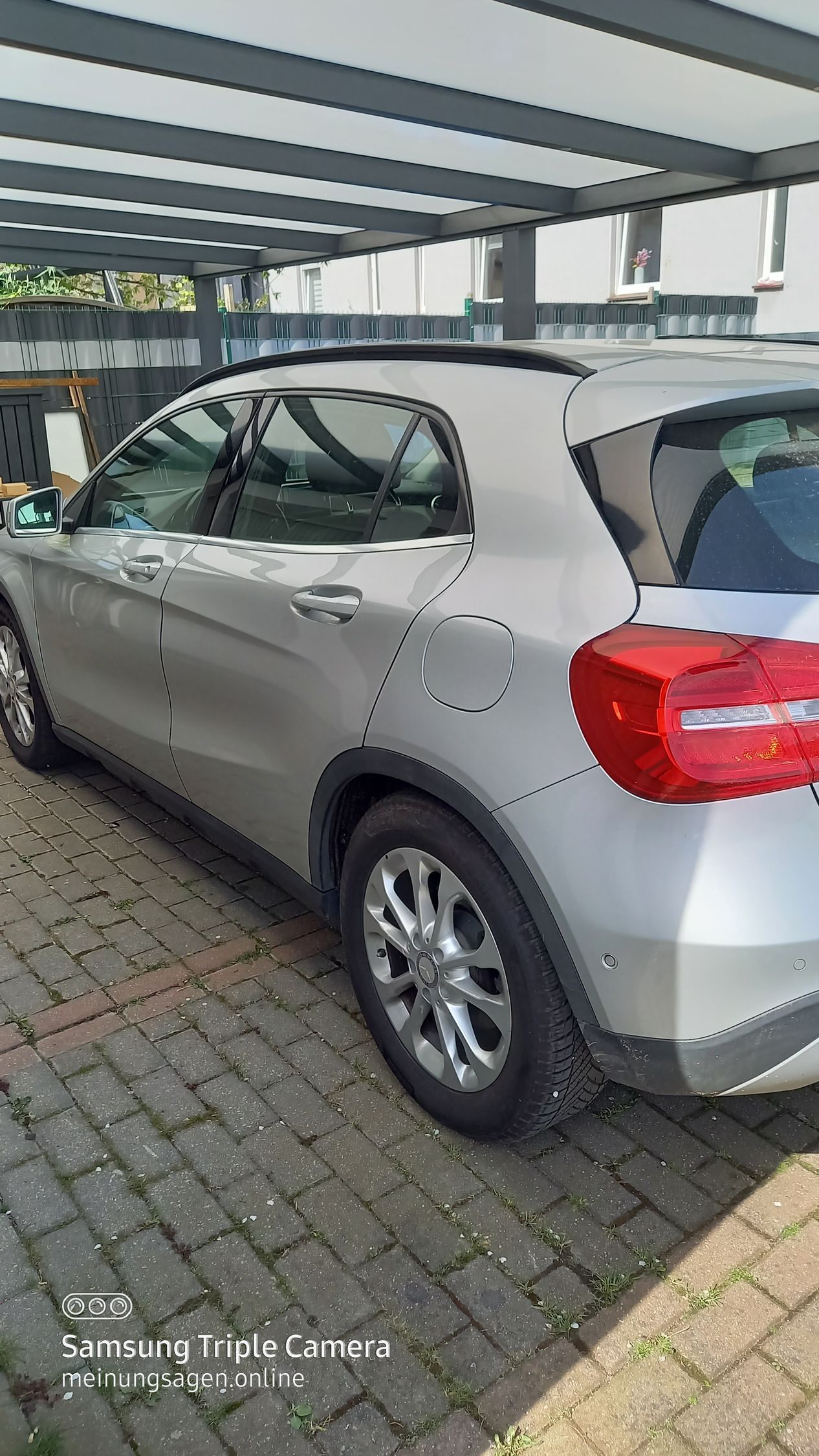 Mercedes GLA 200 Limousine Baujahr 2014 Fahrerseite Silber