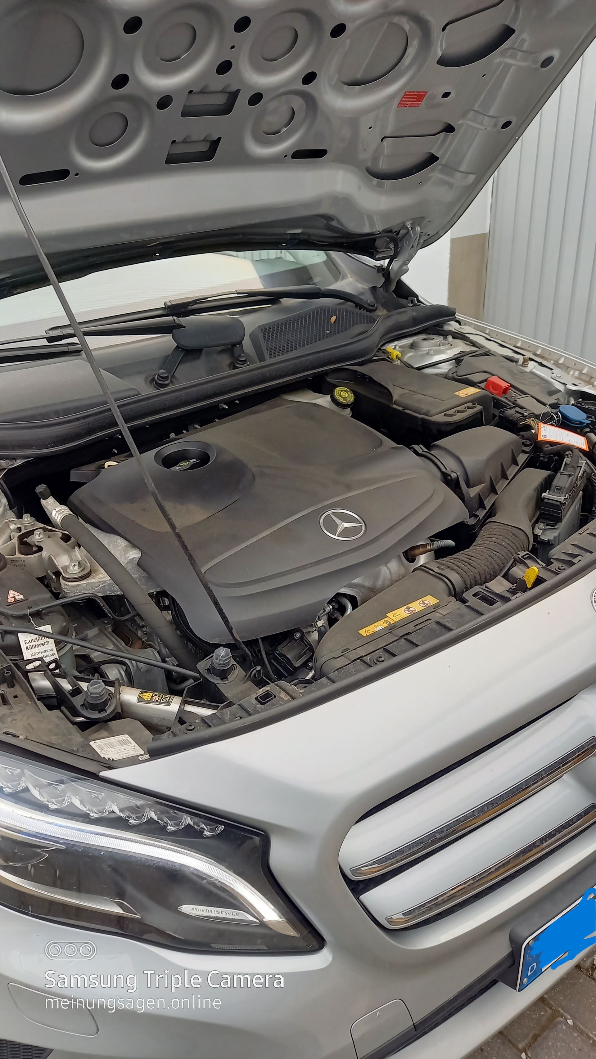 Mercedes GLA 200 Limousine Baujahr 2014 Motorraum Silber