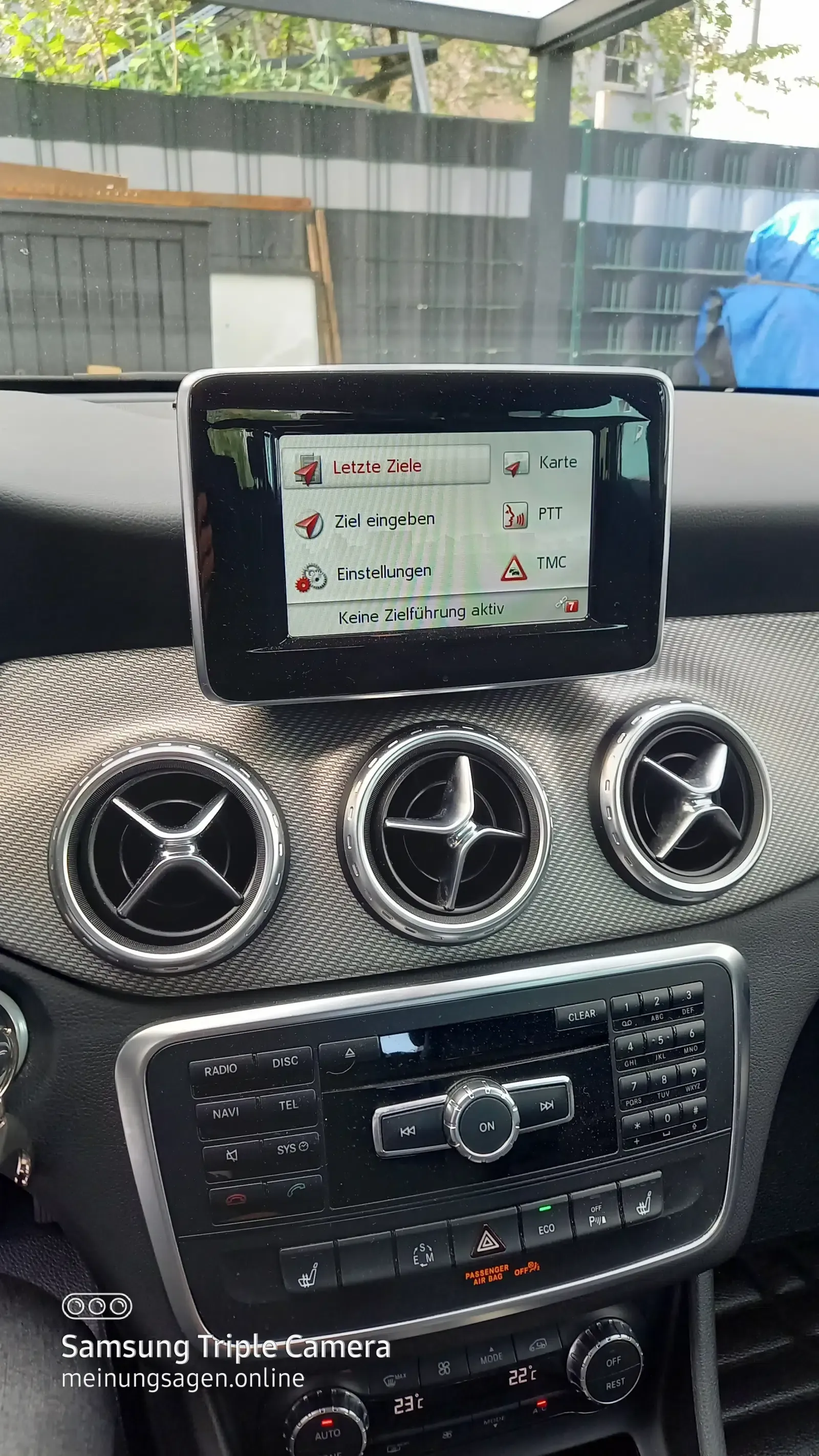 Mersedec-GLA-Silber-Radio-Navi-Kamera-705019