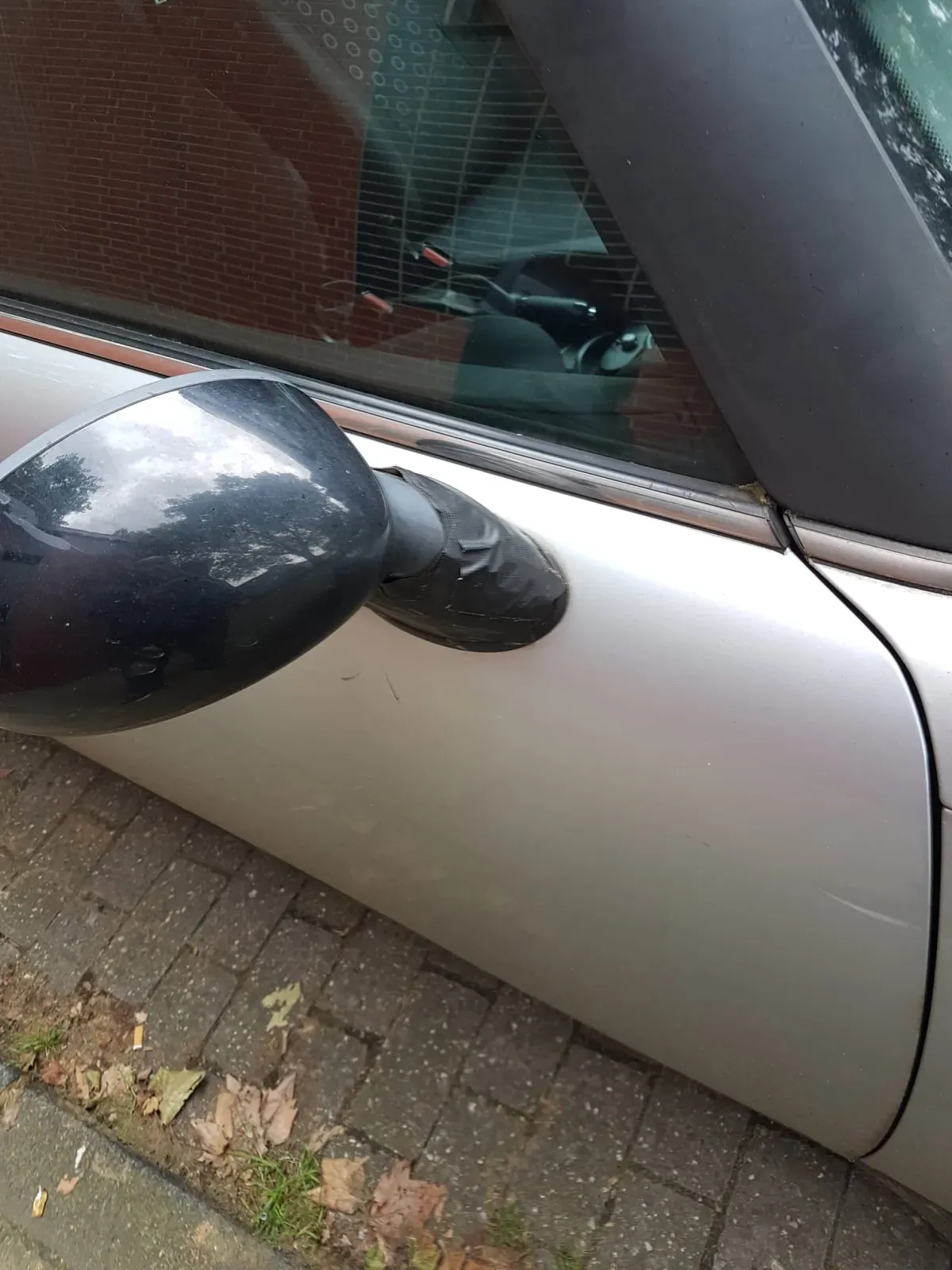 Mini Cooper One Silber/Schwarz - Baujahr 2002 - Spiegel Beifahrerseite Defekt 