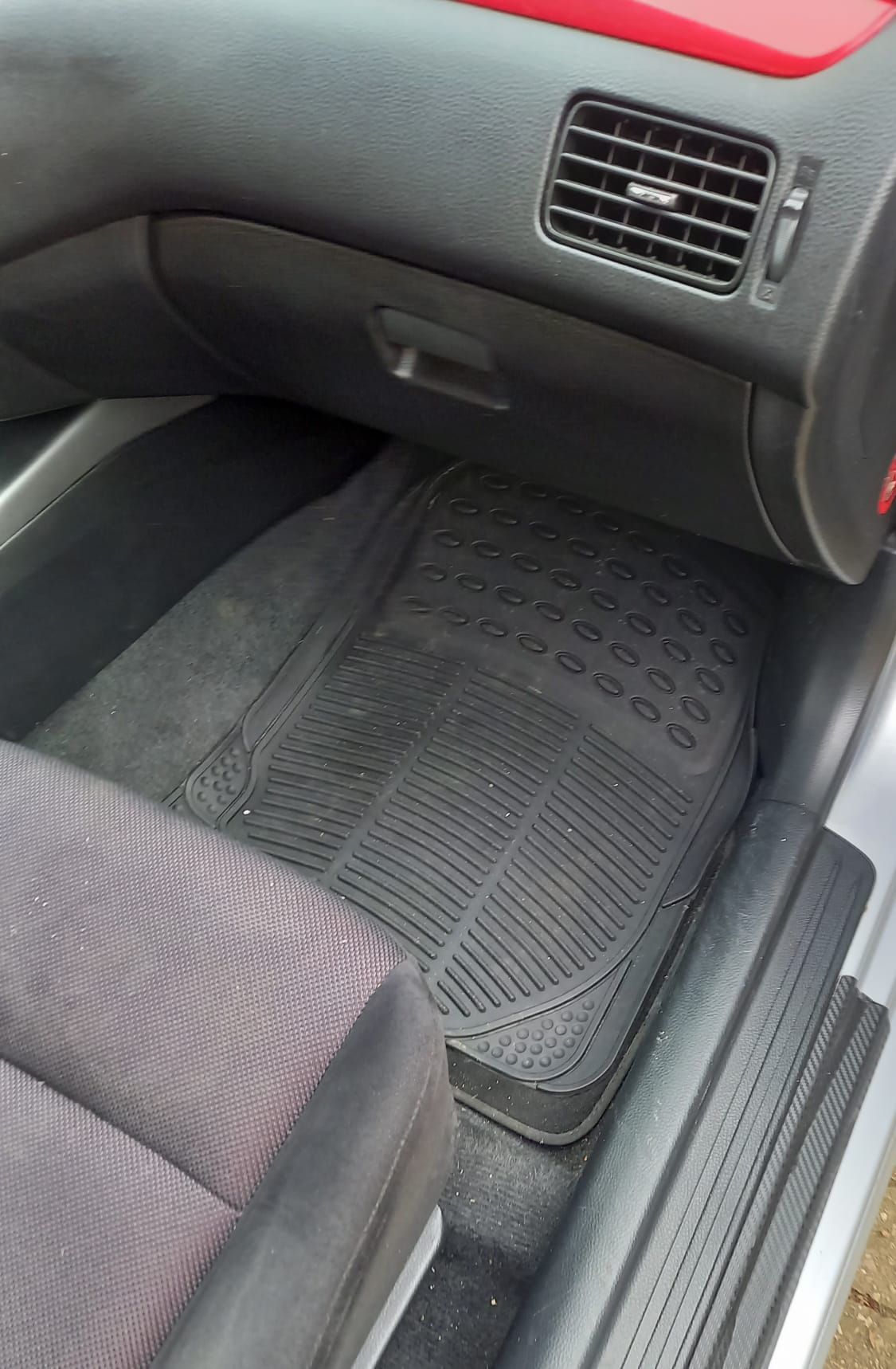 Mitsubishi Lancer-Baujahr 2008-Beifahrersitz-Teilleder