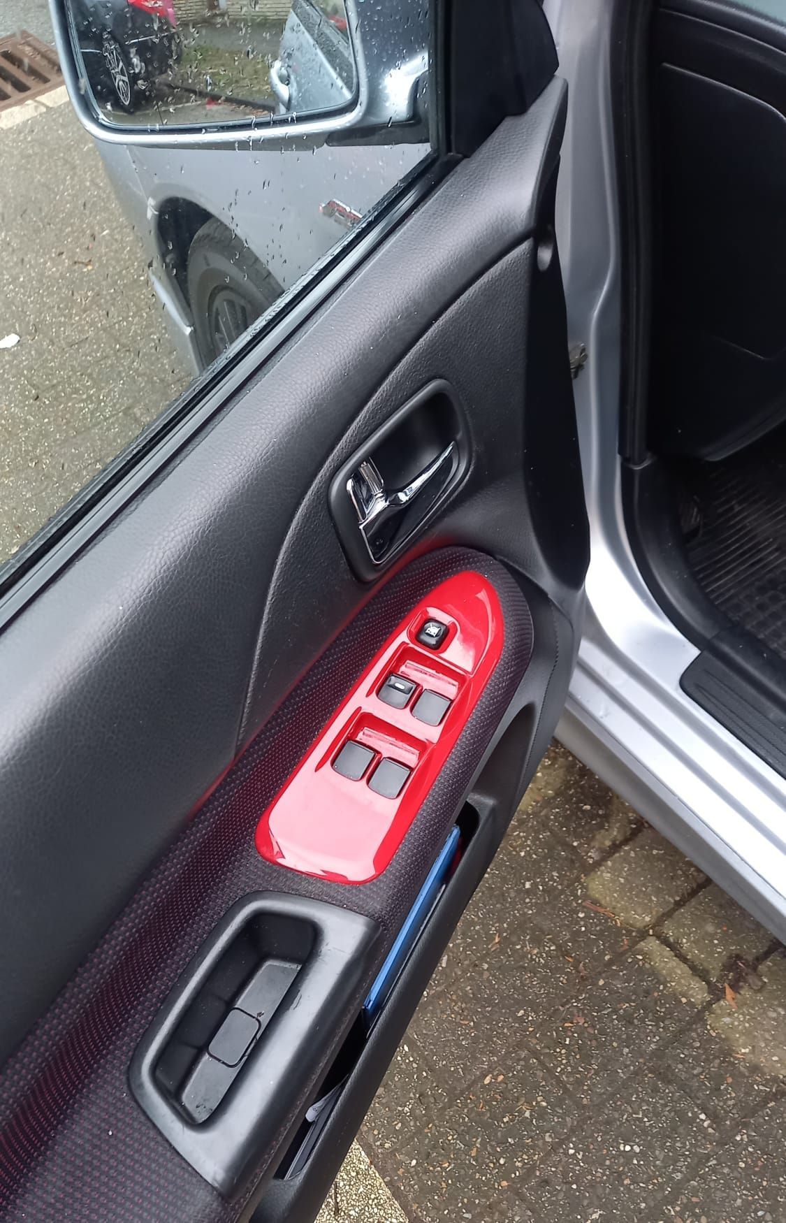 Mitsubishi Lancer-Baujahr 2008-Knöpfe Fenterheber Rot-Tür