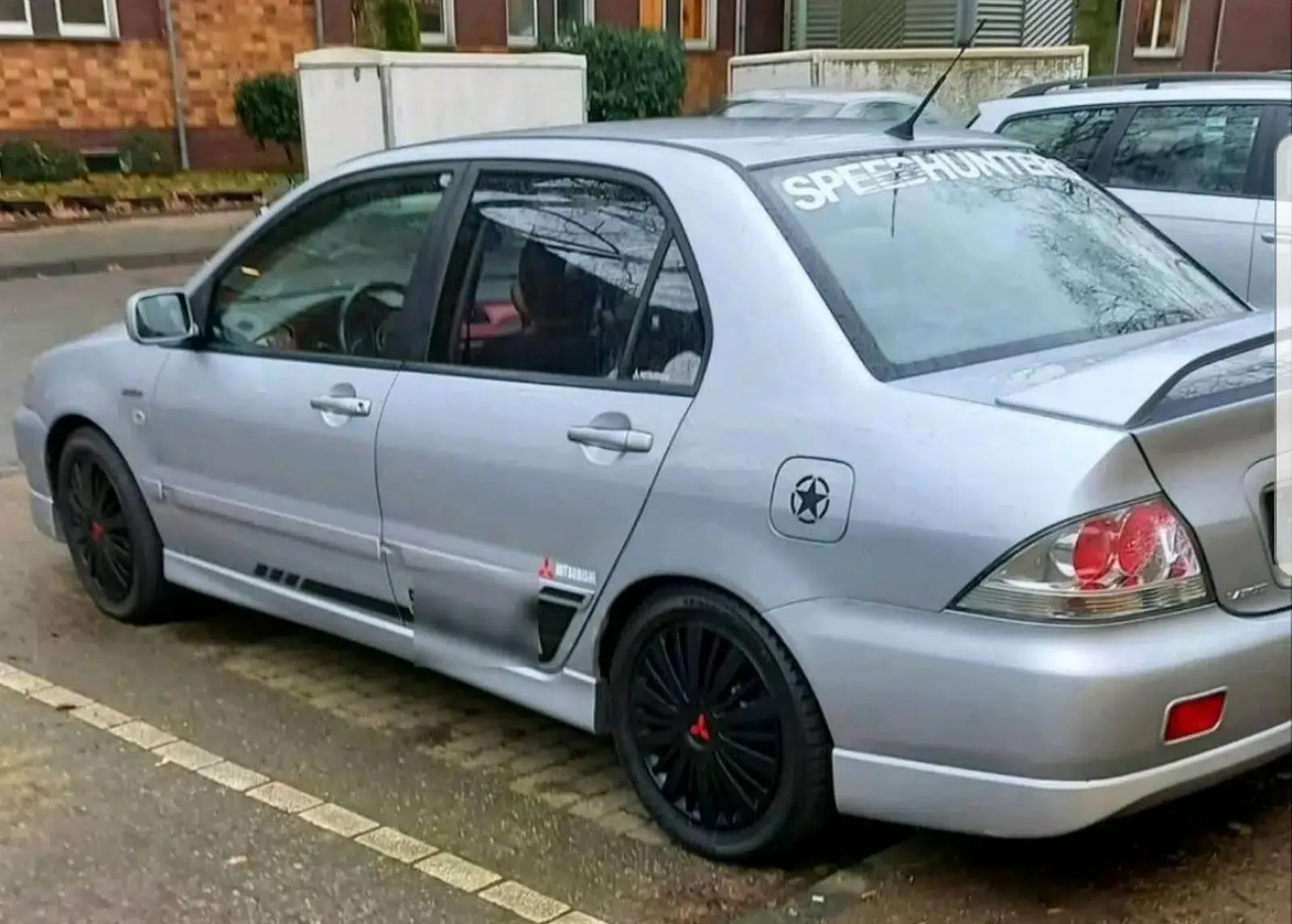 Mitsubishi Lancer-Baujahr 2008-Silber-Fahrerseite-Heckspoler-135PS