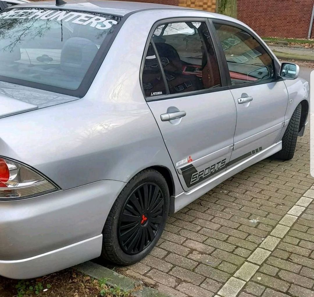 Mitsubishi Lancer-Baujahr 2008-Silber-Heck-Beifahrerseite-Felgen-135PS