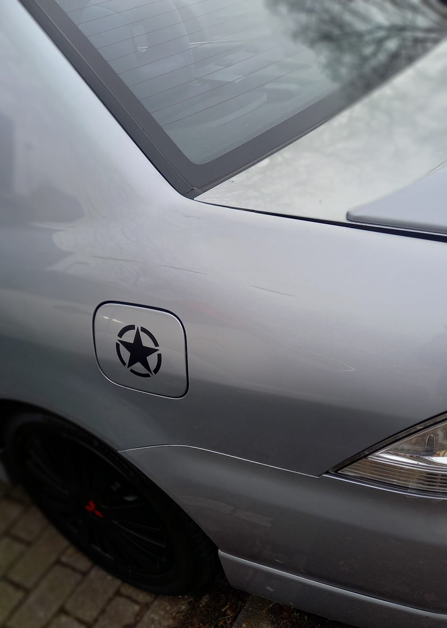 Mitsubishi Lancer-Baujahr 2008-Silber-Heck-Tankdeckel