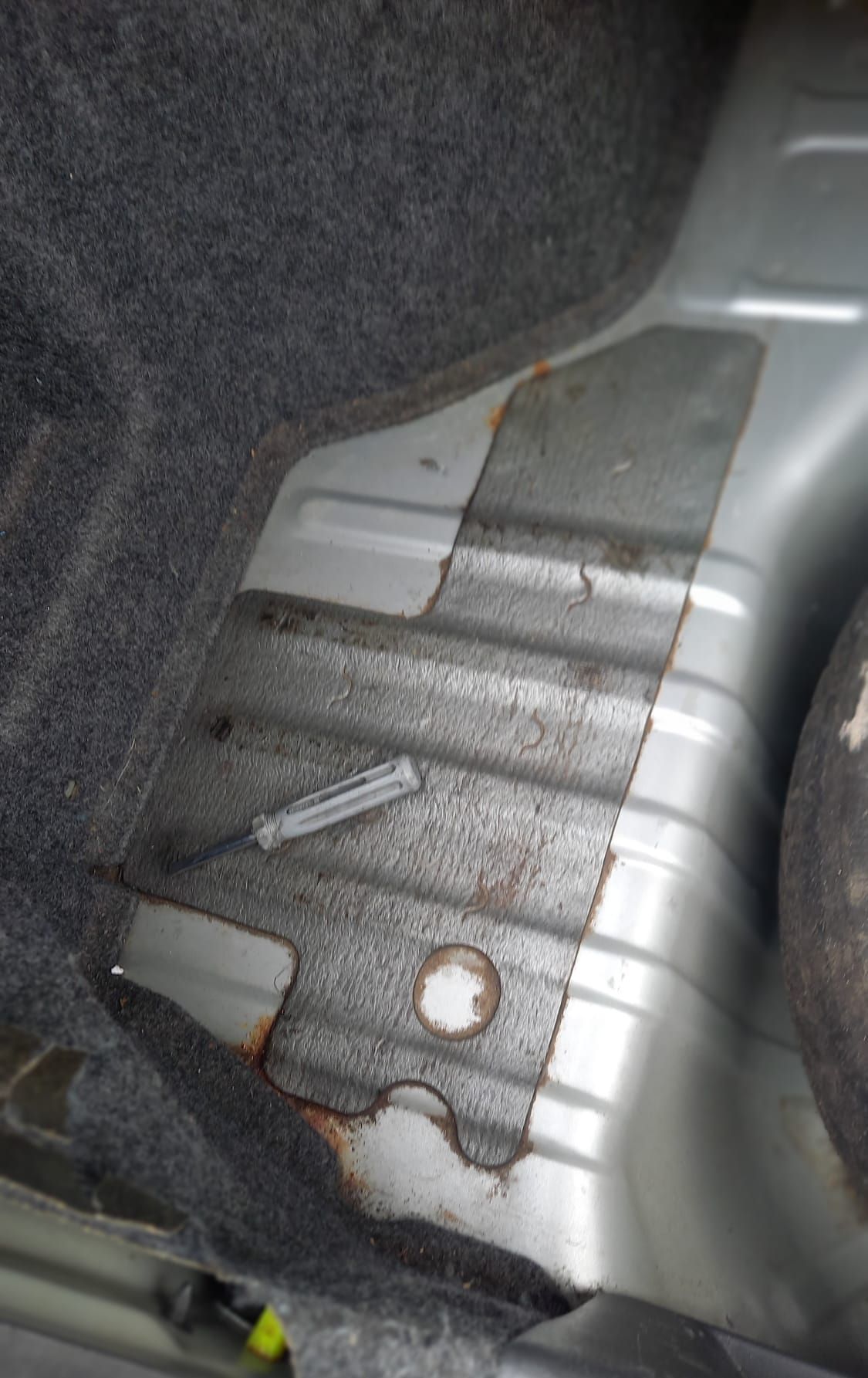 Mitsubishi Lancer-Baujahr 2008-Silber-Kofferraum