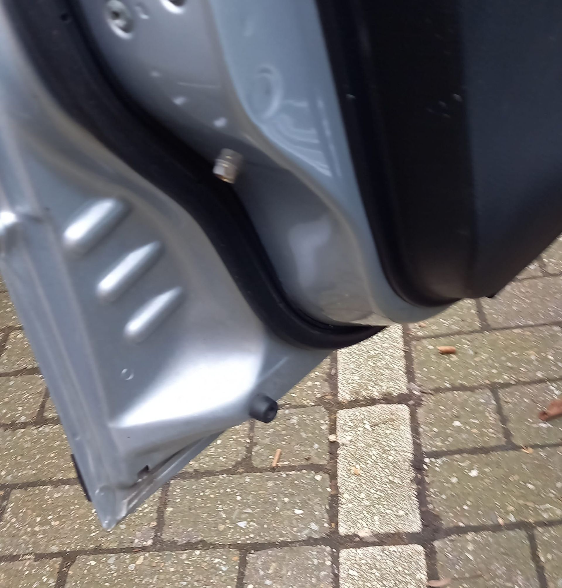 Mitsubishi Lancer-Baujahr 2008-Silber-Rost fahrertür