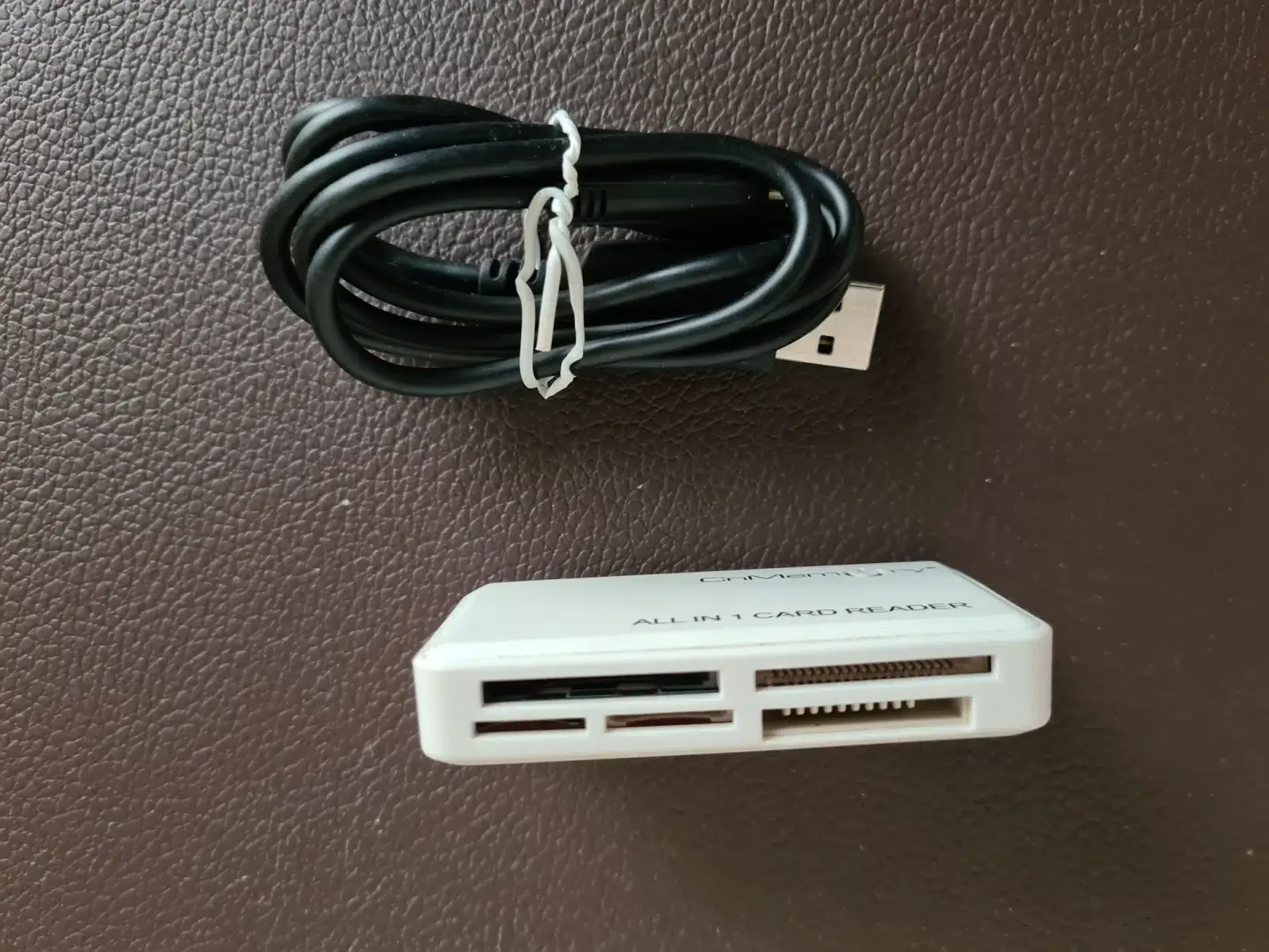 Multifunktions-kartenleser-mit-SD-microSD-mit-USB-Kabel (5)