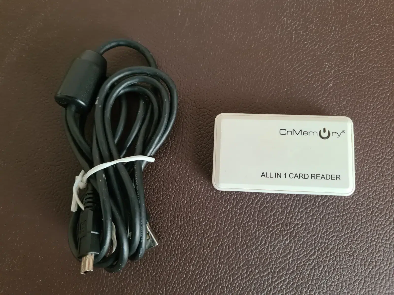 multifunktions-kartenleser-mit-SD-microSD-mit-USB-Kabel (2)