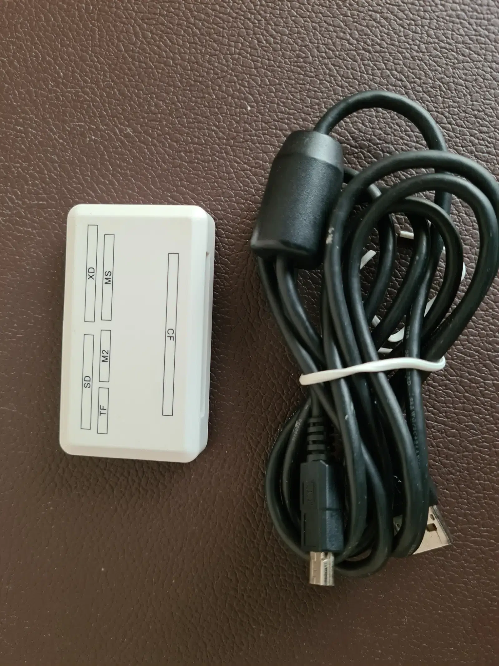 Multifunktions-kartenleser-mit-SD-microSD-mit-USB-Kabel (3)