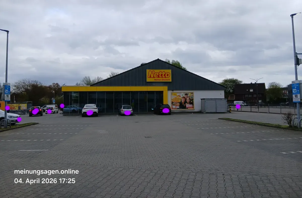 Parkplatz vor Netto in Oberhausen.