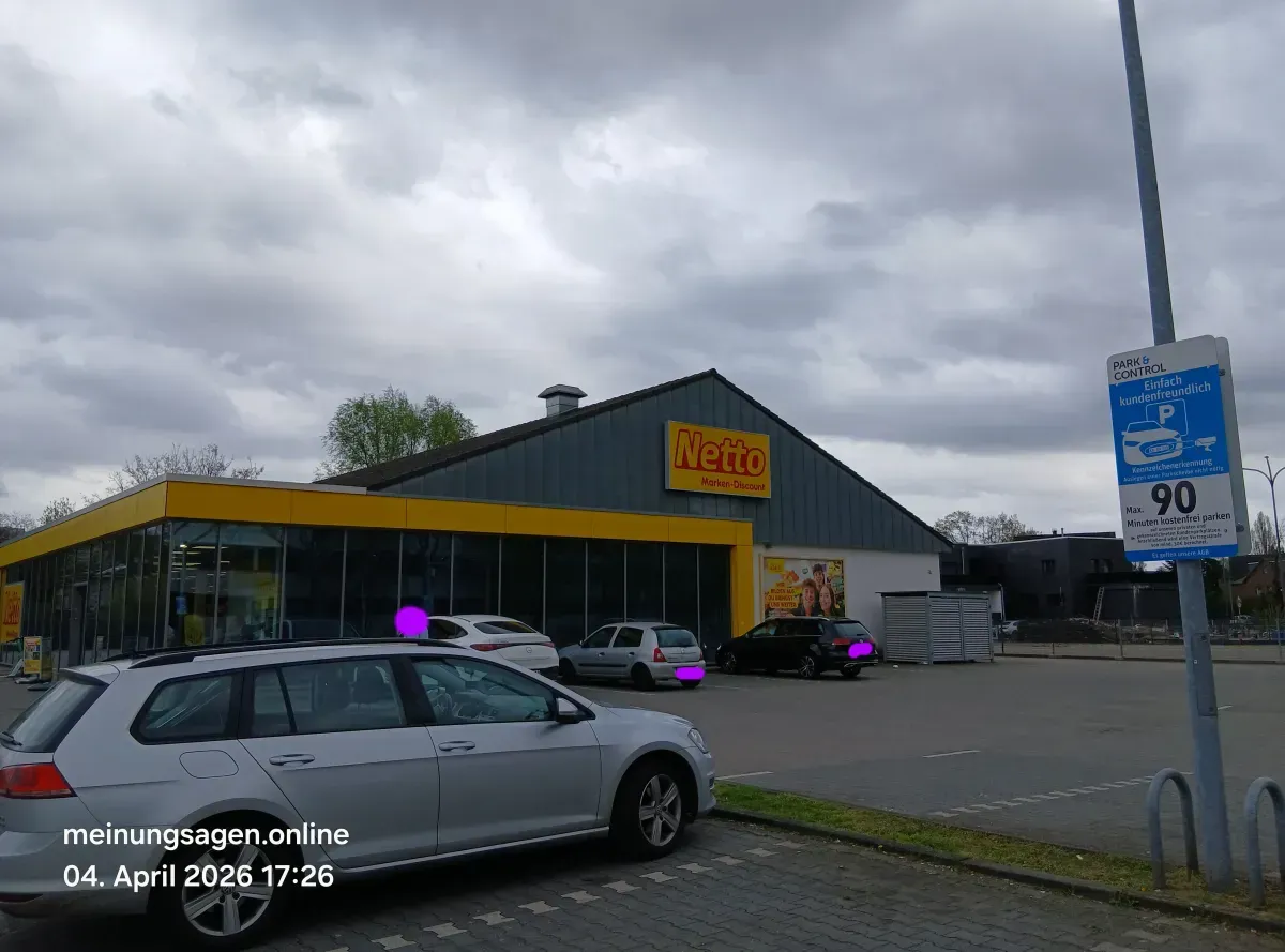Netto Markt mit Parkplatz in Oberhausen.