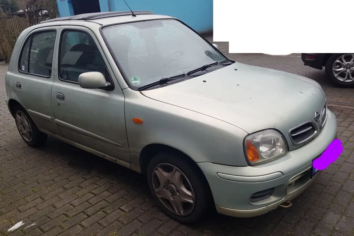 Nissan Micra Hell Grün Baujahr 2001  Beifahrerseite und Front
