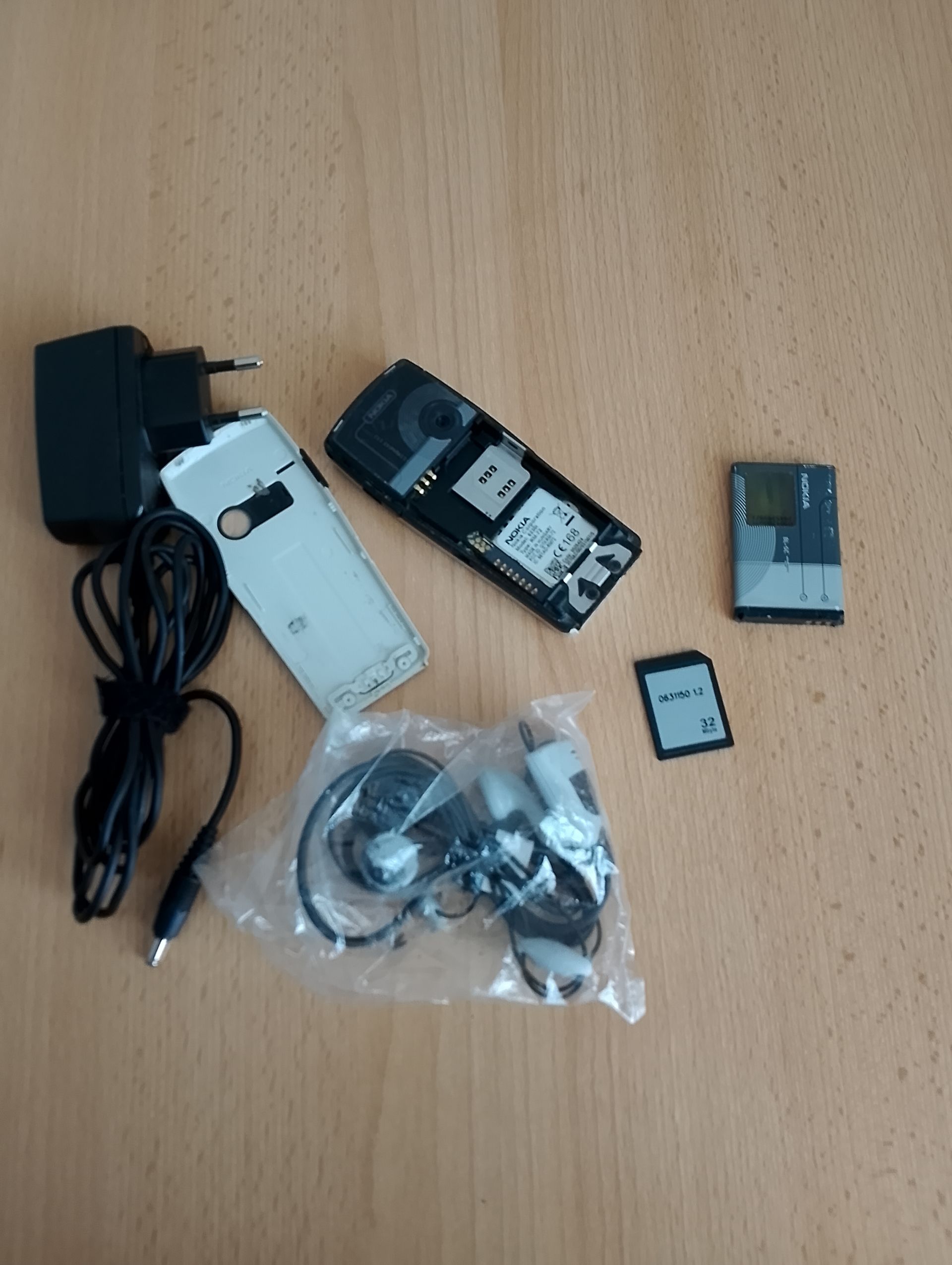 Nokia Handy 6230i-Mit Zubehör-Kopfhörer