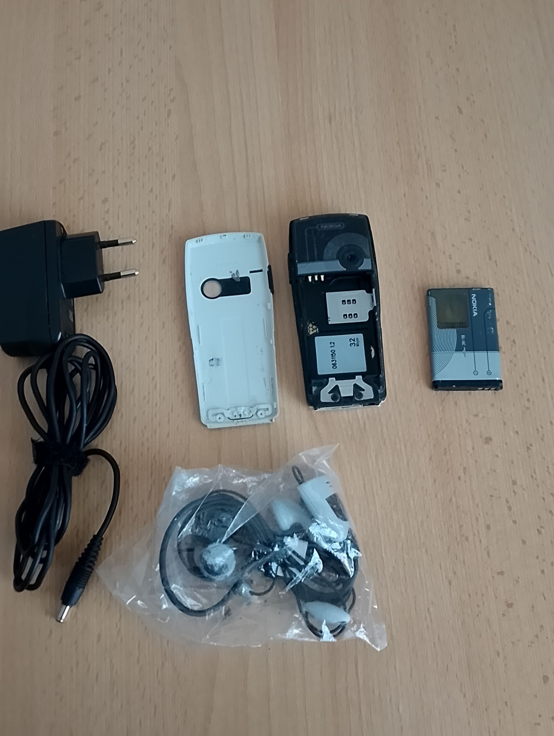 Nokia Handy 6230i-Mit Zubehör-Ladekabel-Kopfhörer