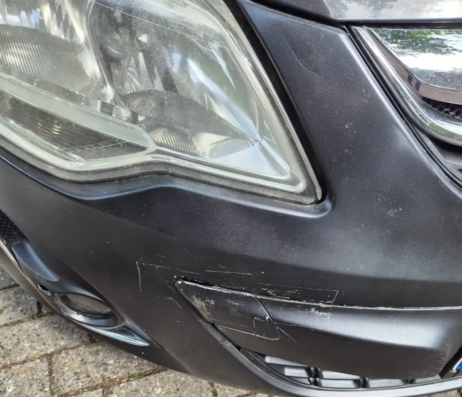 Opel Corsa Baujahr 2011-Scheinwerfer-Delle Front