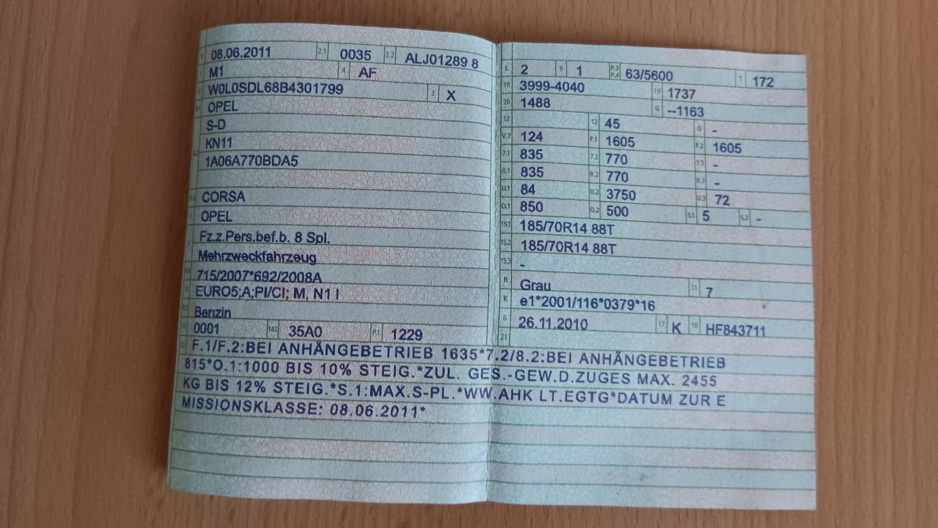 Opel Corsa-Baujahr 2011-Fahrzeugschein