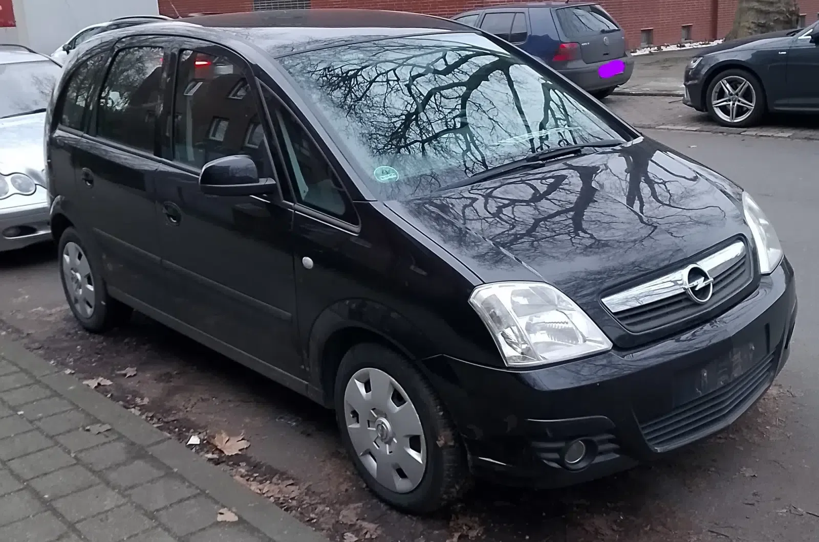 Opel Meriva Baujahr 2007-Schwarz-Beifahrerseite-Front