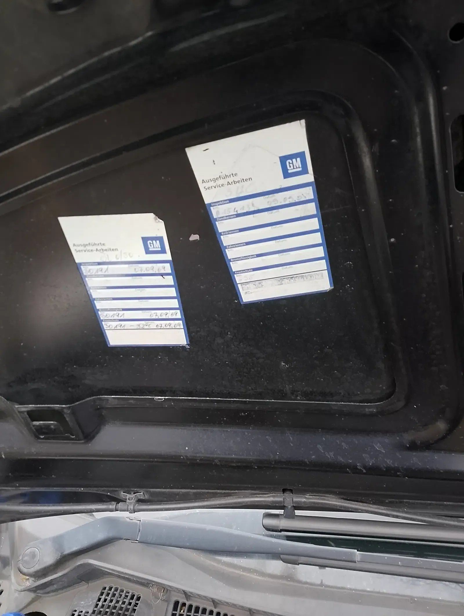 Opel Meriva Baujahr 2007-Schwarz-Servicebericht Motorhaube