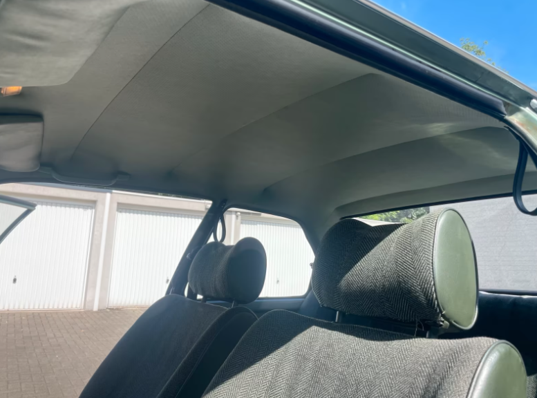 Opel Record-E1-Baujahr 1982-Dach-Himmel-Frontsitze