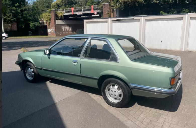 Opel Record-E1-Baujahr 1982-Grün-Fahrerseite.Türen-Felgen