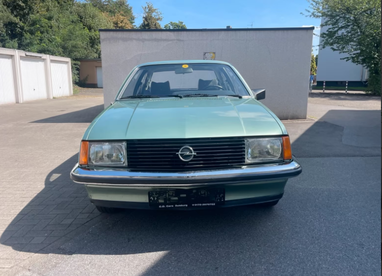 Opel Record-E1-Baujahr 1982-Grün-Front
