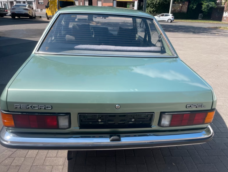 Opel Record-E1-Baujahr 1982-Grün-Heck