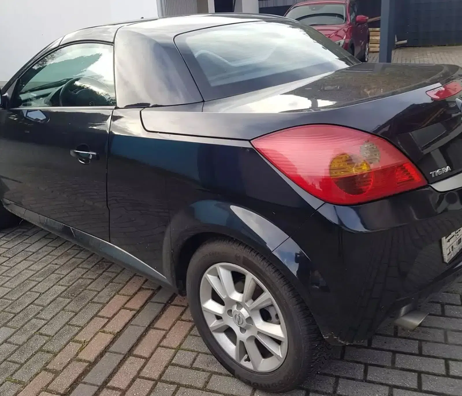 Opel Tigra Twin Top 1.8-Baujahr 2008-Schwarz-Fahrerseite