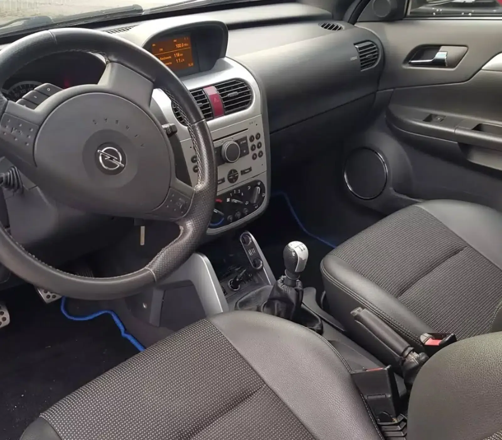 Opel Tigra Twin Top 1.8-Baujahr 2008-Schwarz-Innenraum