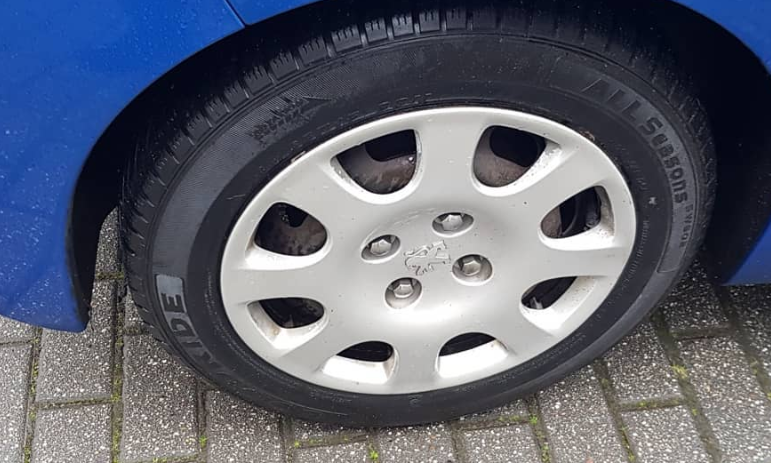 Peugeot 206 Baujahr 2009-3 Türer-Blau-Felge